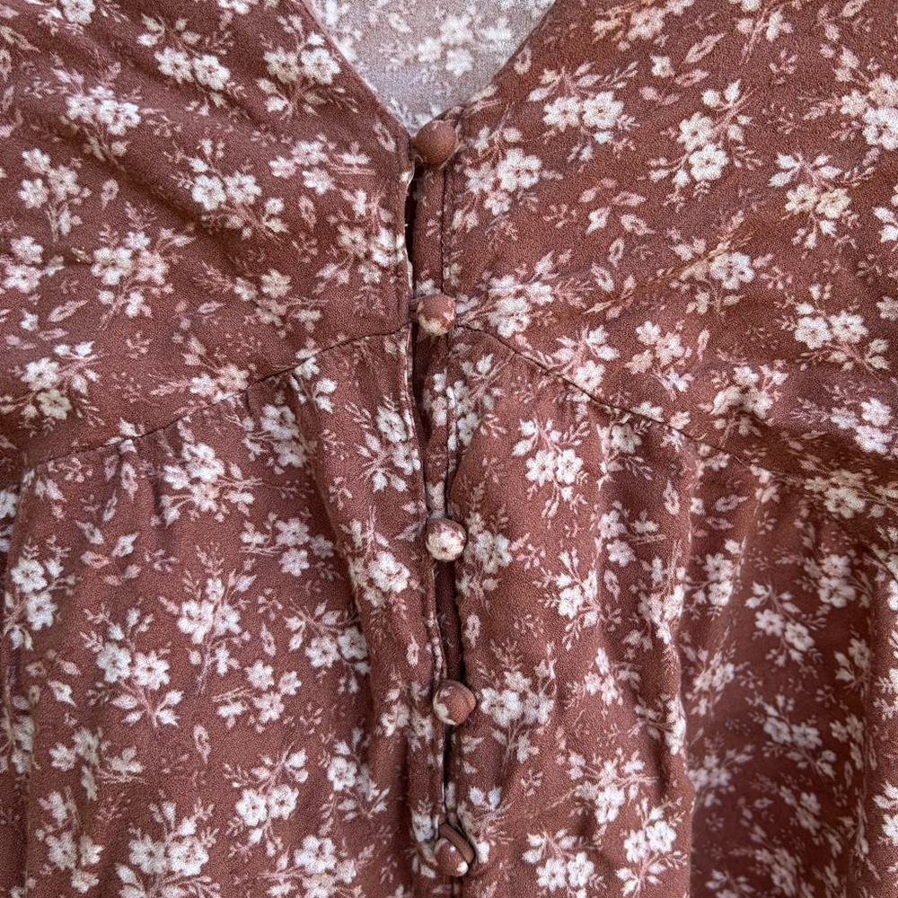 Floral Button-Up Top - Picture 3 of 4